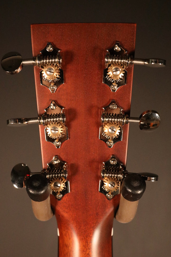 Huss and Dalton TD-M Custom - Sitka Spruce/Fiddleback Mahogany (NEW)