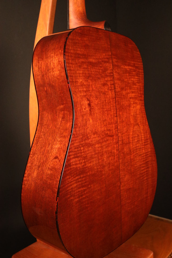 Huss and Dalton TD-M Custom - Sitka Spruce/Fiddleback Mahogany (NEW)