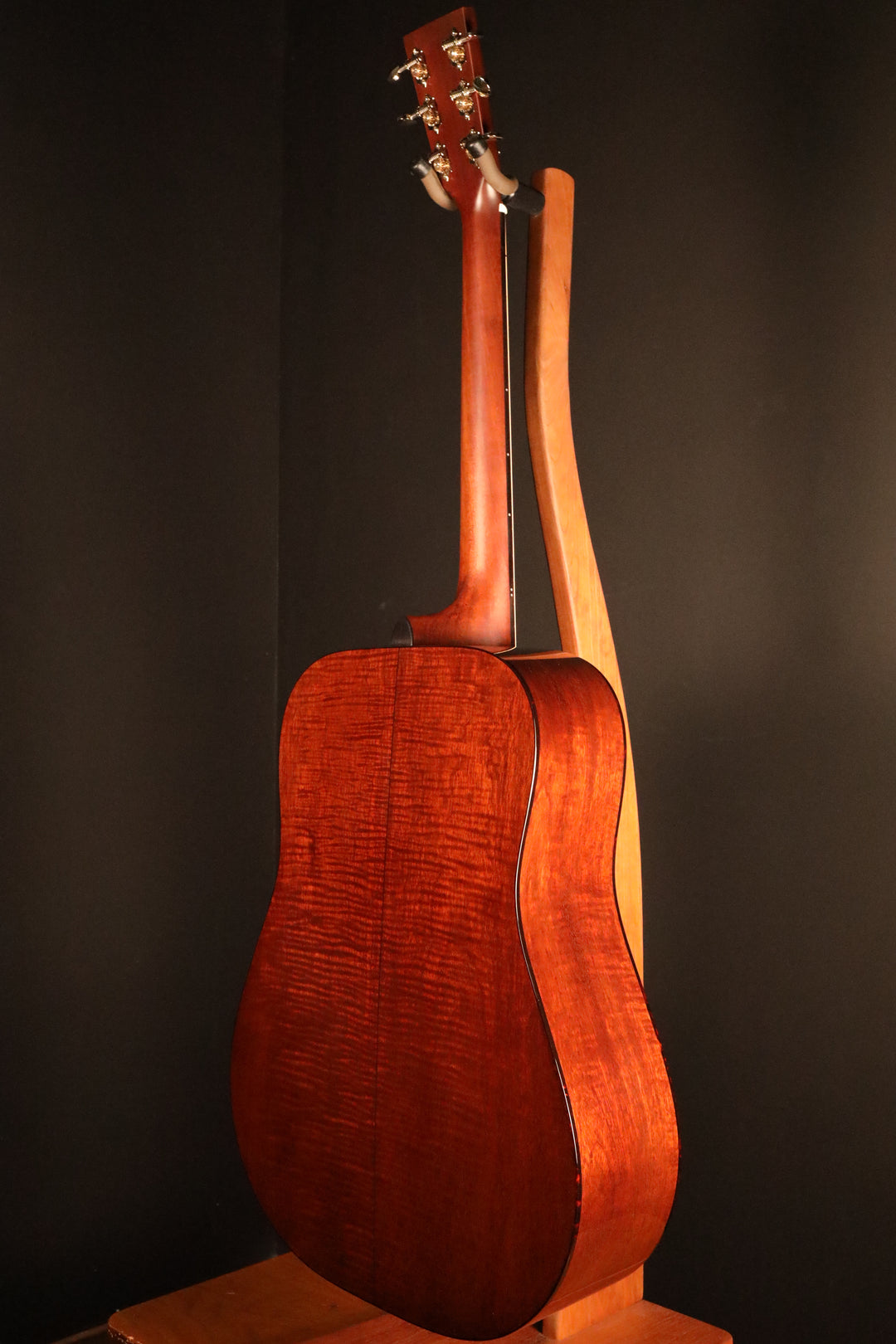 Huss and Dalton TD-M Custom - Sitka Spruce/Fiddleback Mahogany (NEW)