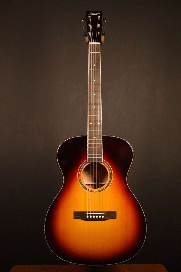 Larrivee OM-44 Custom - Silver Oak, Full Body Gloss and Sunburst (NEW)
