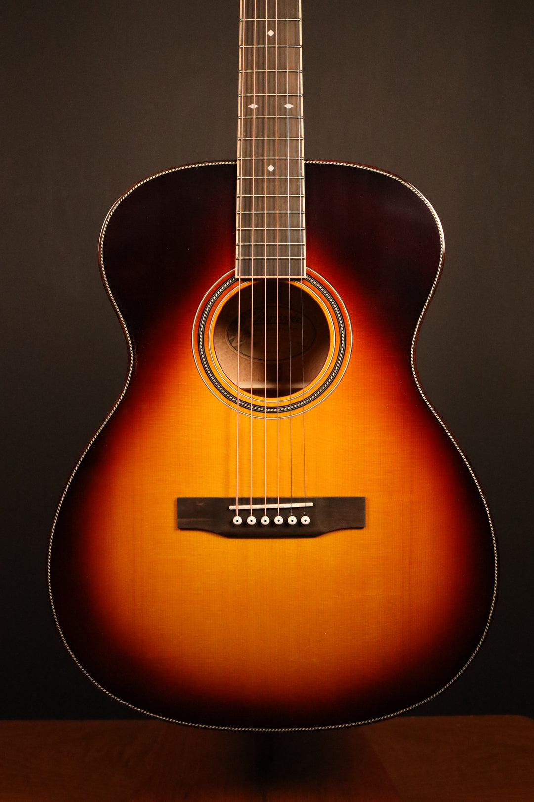Larrivee OM-44 Custom - Silver Oak, Full Body Gloss and Sunburst (NEW)