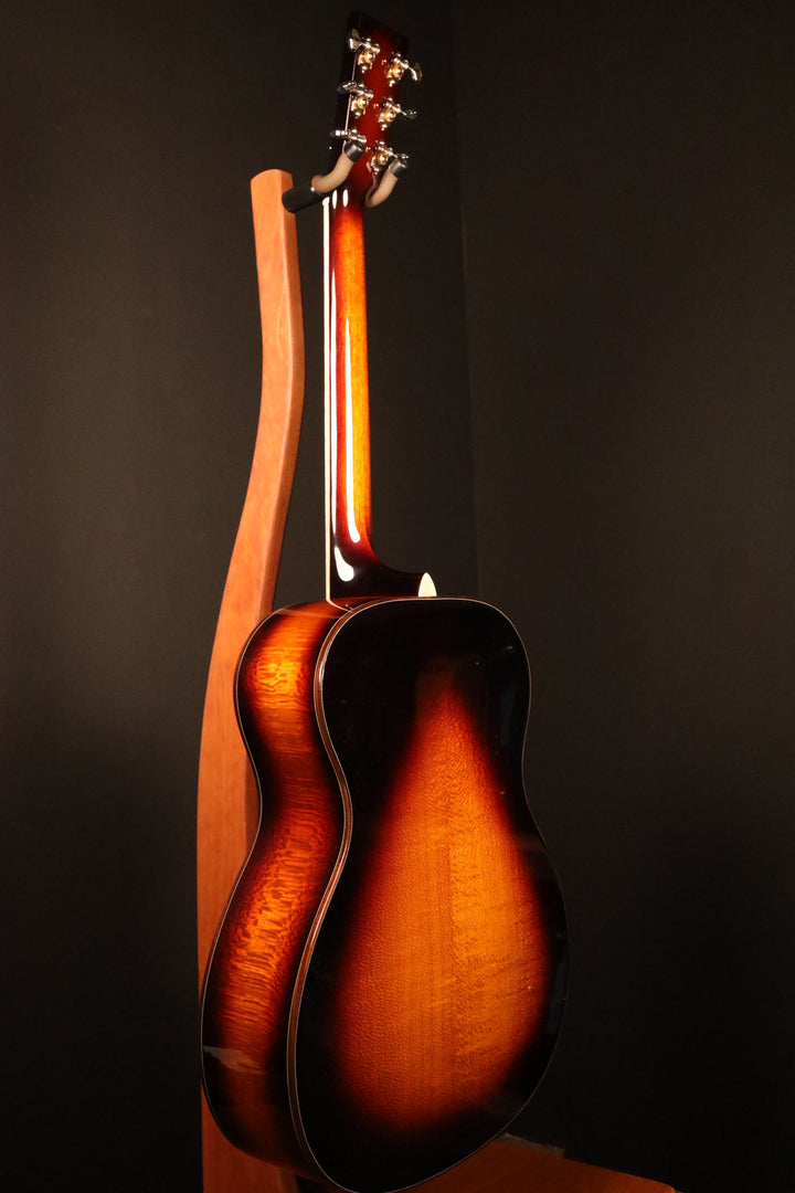 Larrivee OM-44 Custom - Silver Oak, Full Body Gloss and Sunburst (NEW)
