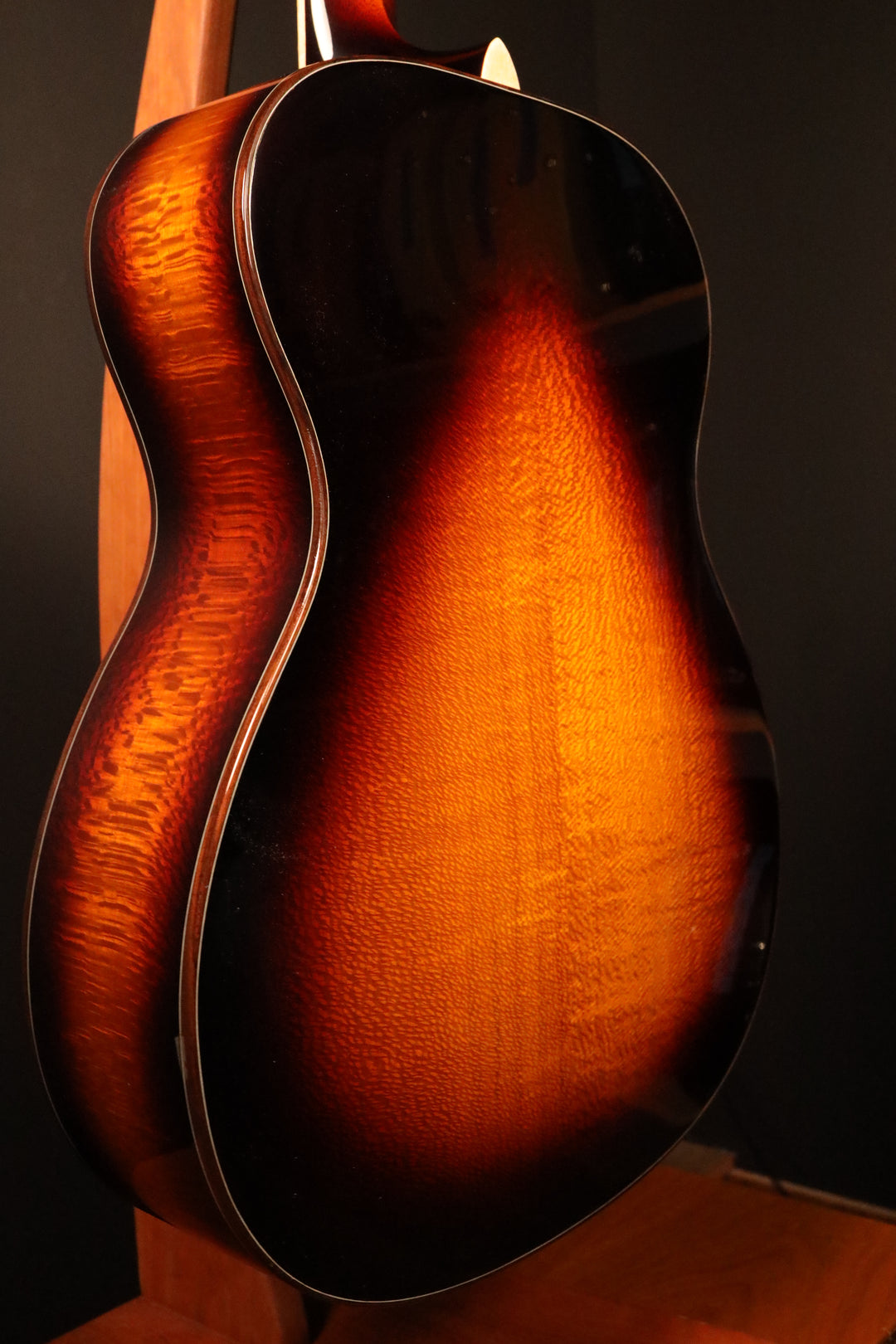 Larrivee OM-44 Custom - Silver Oak, Full Body Gloss and Sunburst (NEW)