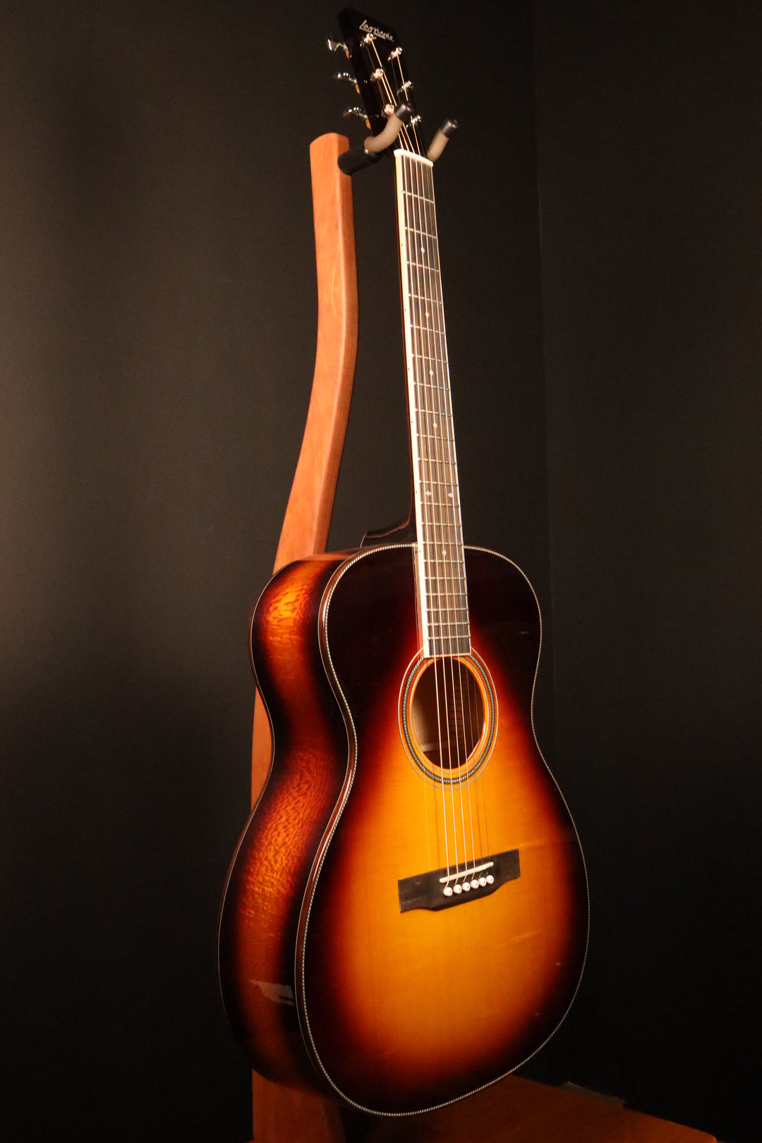 Larrivee OM-44 Custom - Silver Oak, Full Body Gloss and Sunburst (NEW)
