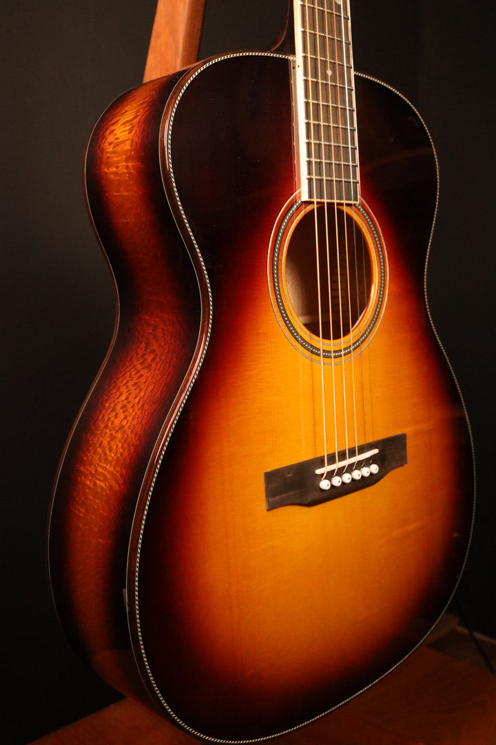 Larrivee OM-44 Custom - Silver Oak, Full Body Gloss and Sunburst (NEW)