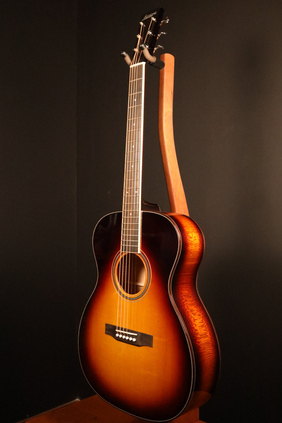 Larrivee OM-44 Custom - Silver Oak, Full Body Gloss and Sunburst (NEW)