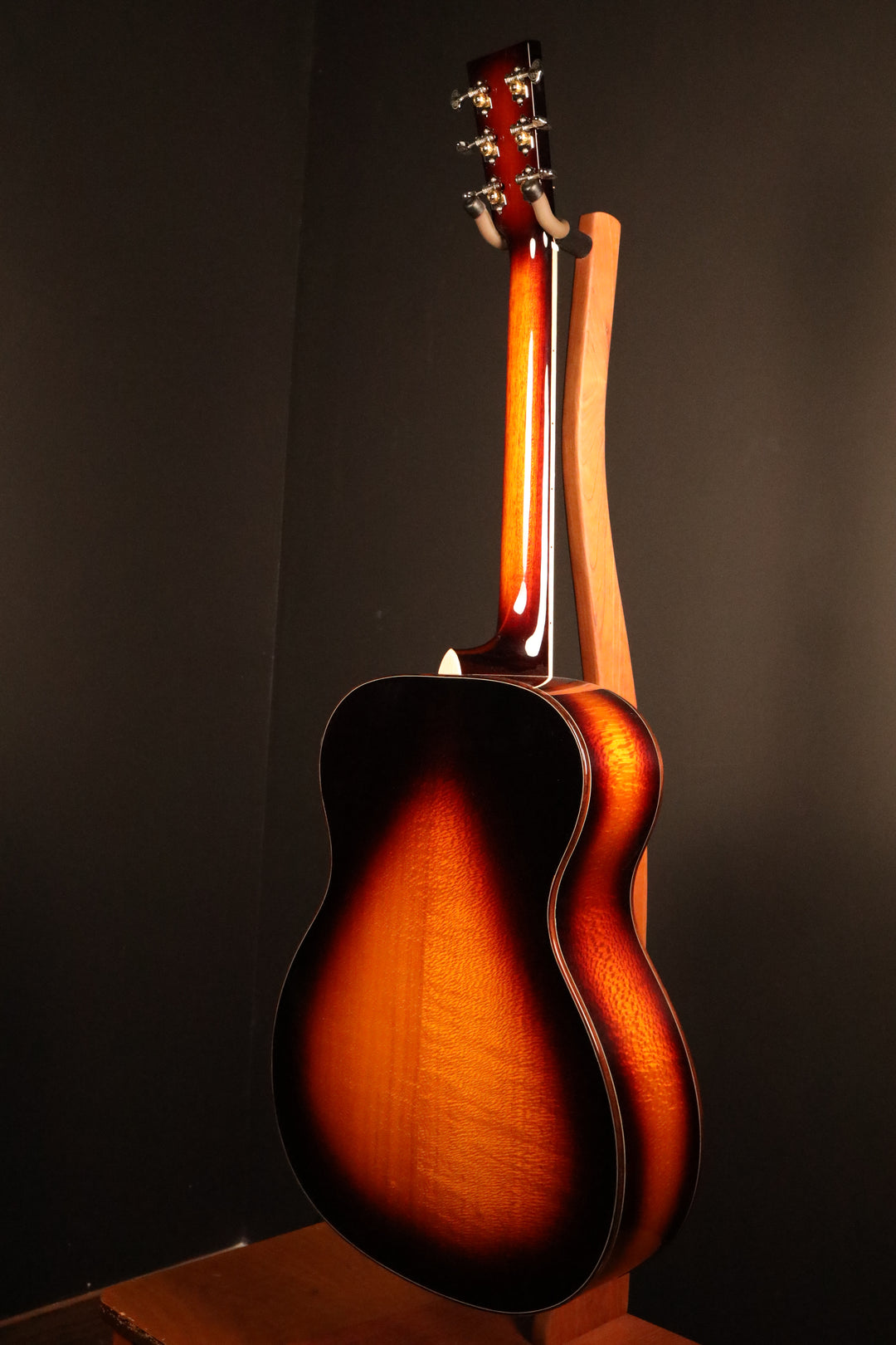 Larrivee OM-44 Custom - Silver Oak, Full Body Gloss and Sunburst (NEW)