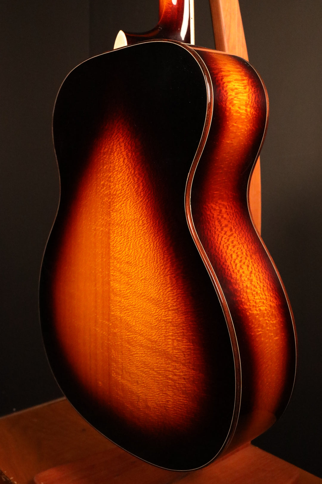 Larrivee OM-44 Custom - Silver Oak, Full Body Gloss and Sunburst (NEW)