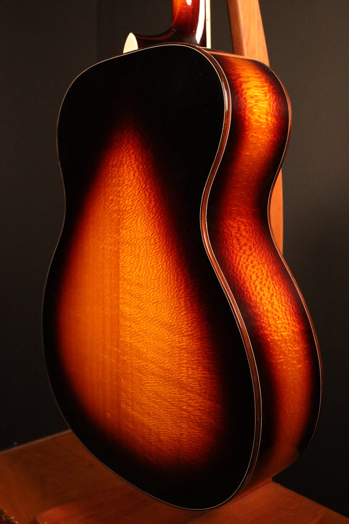Larrivee OM-44 Custom - Silver Oak, Full Body Gloss and Sunburst (NEW)
