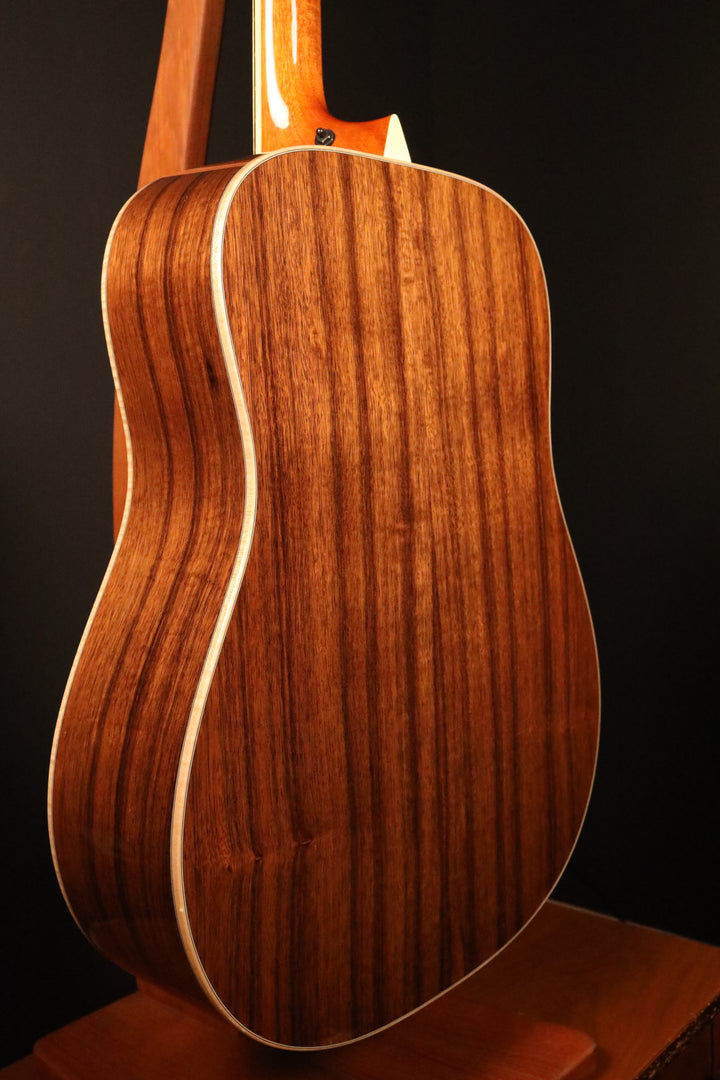 Larrivee D-09 Custom - Sitka Spruce/Walnut (2014)