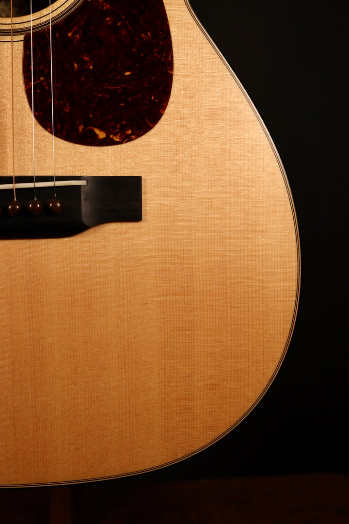 Collings 01 T S - Sitka Spruce/Mahogany (NEW)