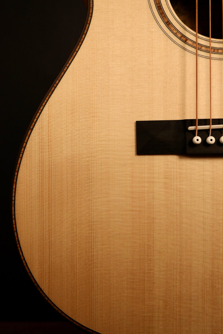 Larrivee OM-24 Mahogany Custom - Adirondack Spruce/Mahogany (NEW)