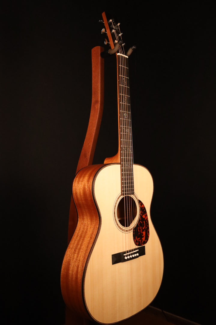 Larrivee OM-24 Mahogany Custom - Adirondack Spruce/Mahogany (NEW)