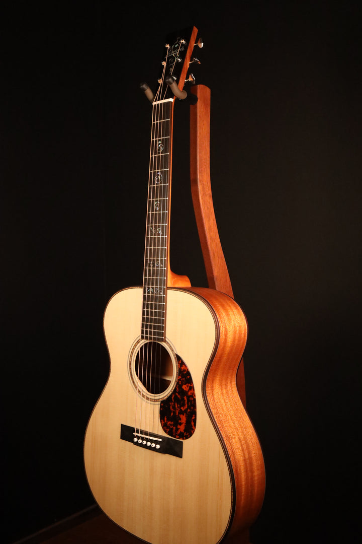 Larrivee OM-24 Mahogany Custom - Adirondack Spruce/Mahogany (NEW)