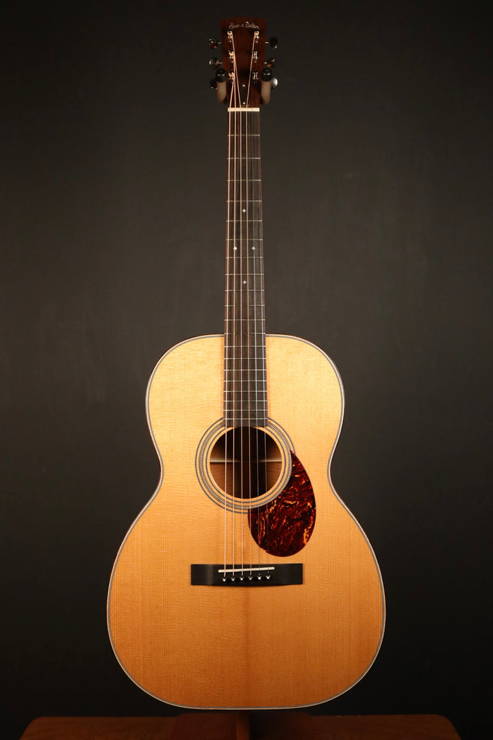 Huss and Dalton 000 Custom - Thermo-Cured Sitka Spruce/Fiddleback Mahogany (NEW)