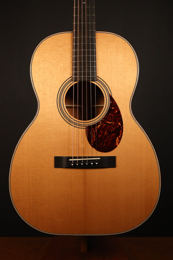Huss and Dalton 000 Custom - Thermo-Cured Sitka Spruce/Fiddleback Mahogany (NEW)