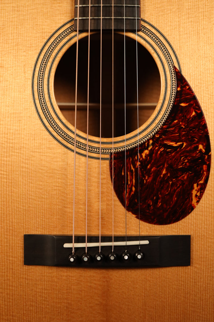 Huss and Dalton 000 Custom - Thermo-Cured Sitka Spruce/Fiddleback Mahogany (NEW)