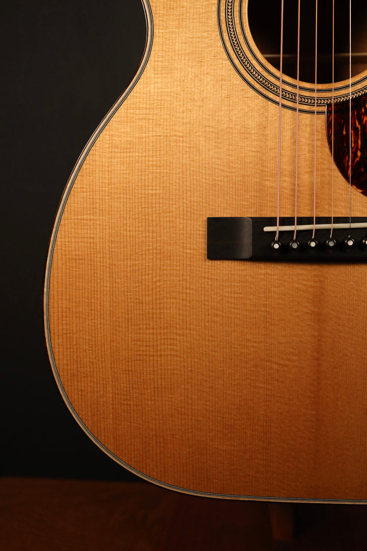 Huss and Dalton 000 Custom - Thermo-Cured Sitka Spruce/Fiddleback Mahogany (NEW)