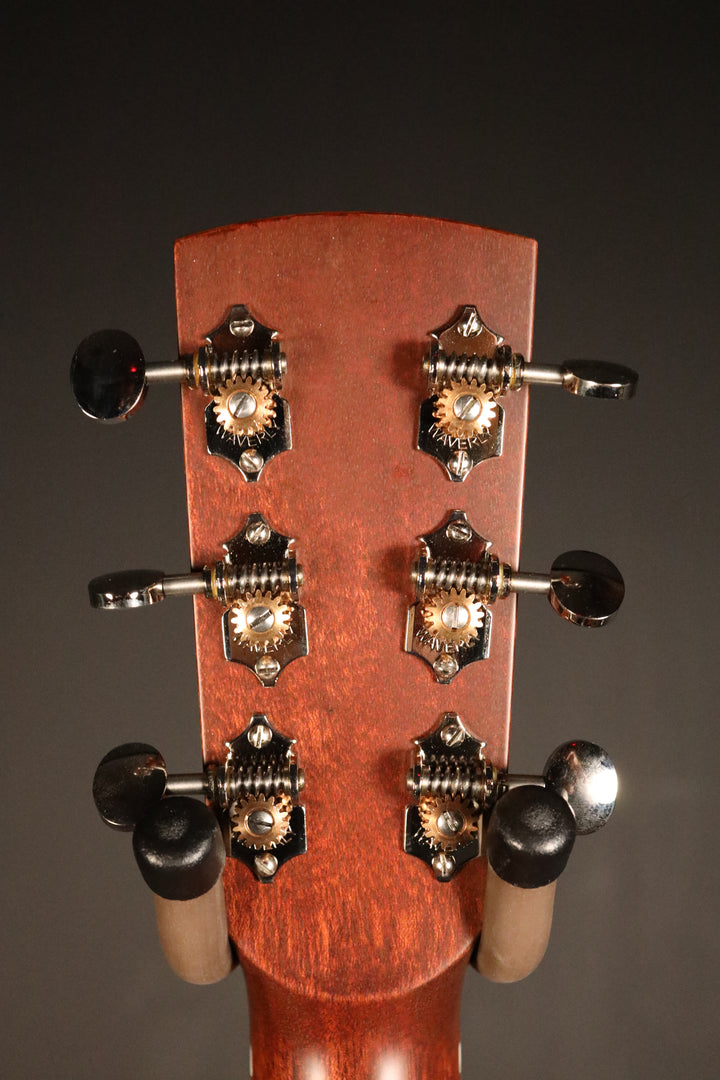 Huss and Dalton 000 Custom - Thermo-Cured Sitka Spruce/Fiddleback Mahogany (NEW)