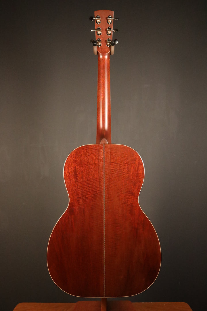 Huss and Dalton 000 Custom - Thermo-Cured Sitka Spruce/Fiddleback Mahogany (NEW)