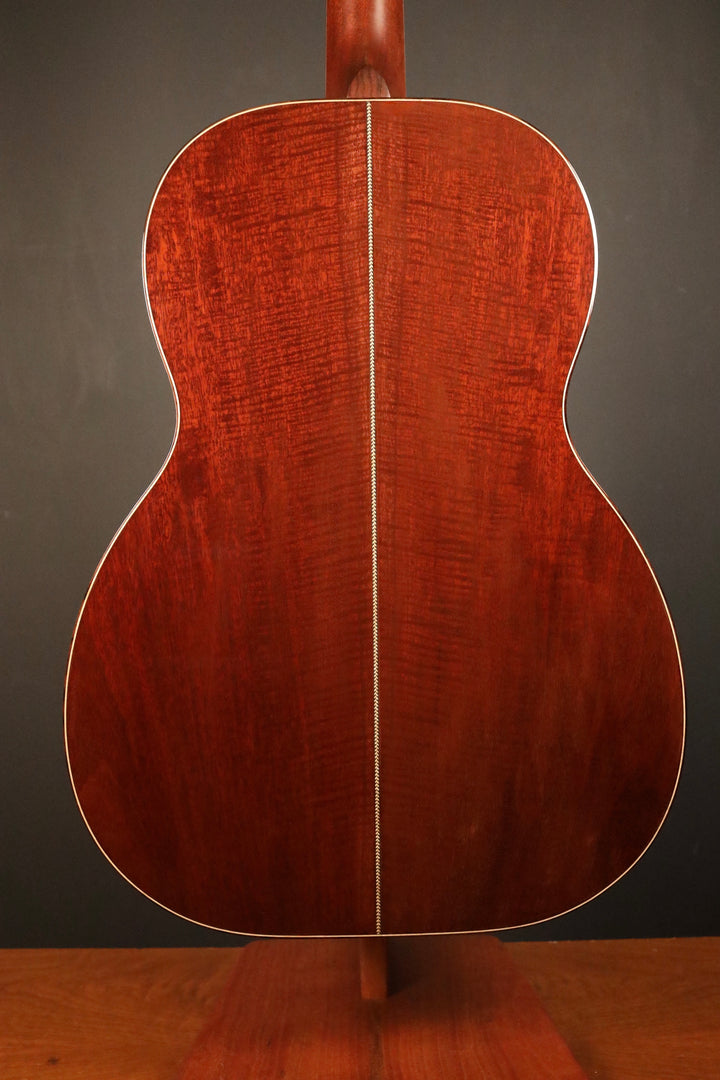 Huss and Dalton 000 Custom - Thermo-Cured Sitka Spruce/Fiddleback Mahogany (NEW)