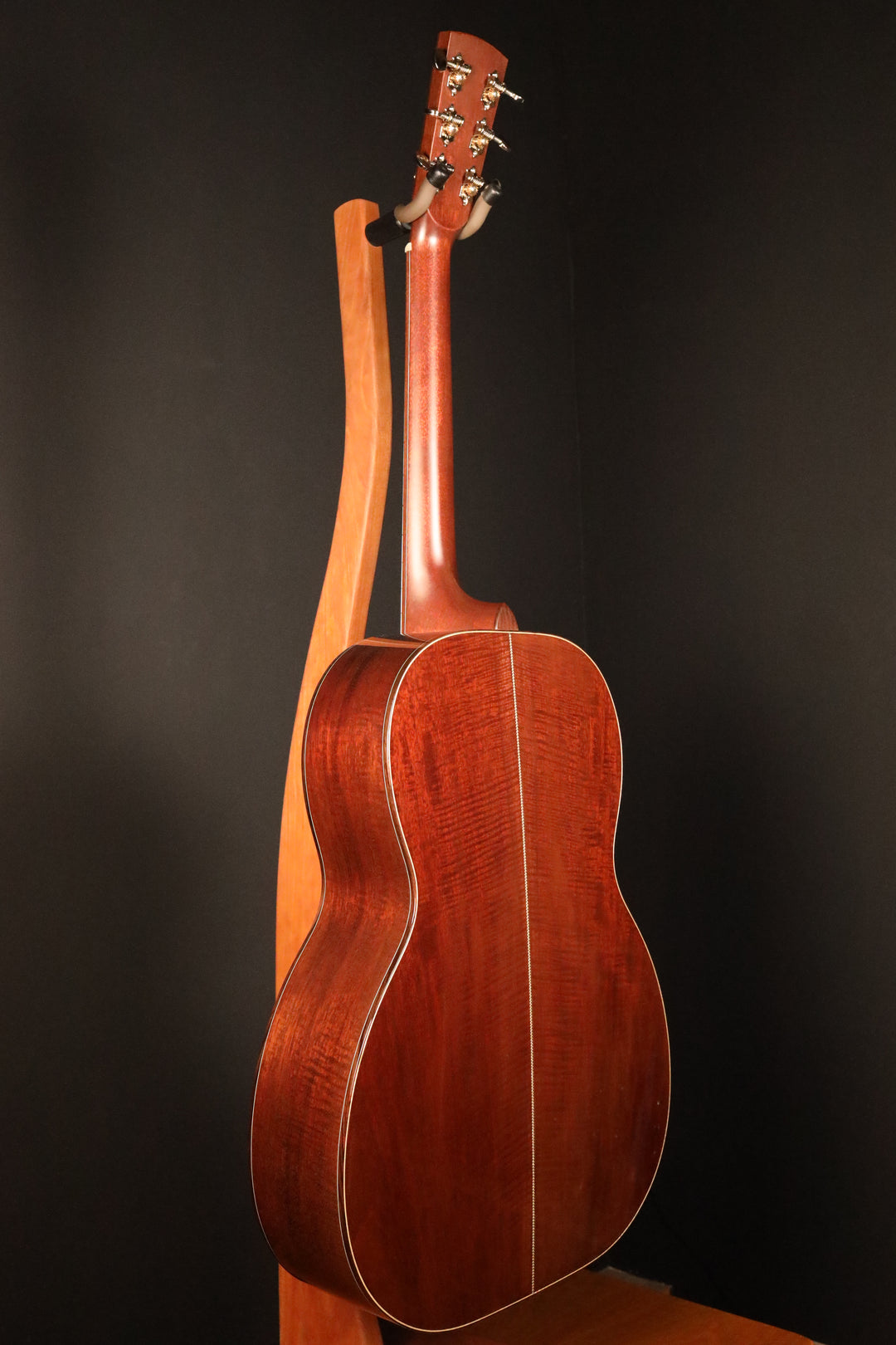 Huss and Dalton 000 Custom - Thermo-Cured Sitka Spruce/Fiddleback Mahogany (NEW)