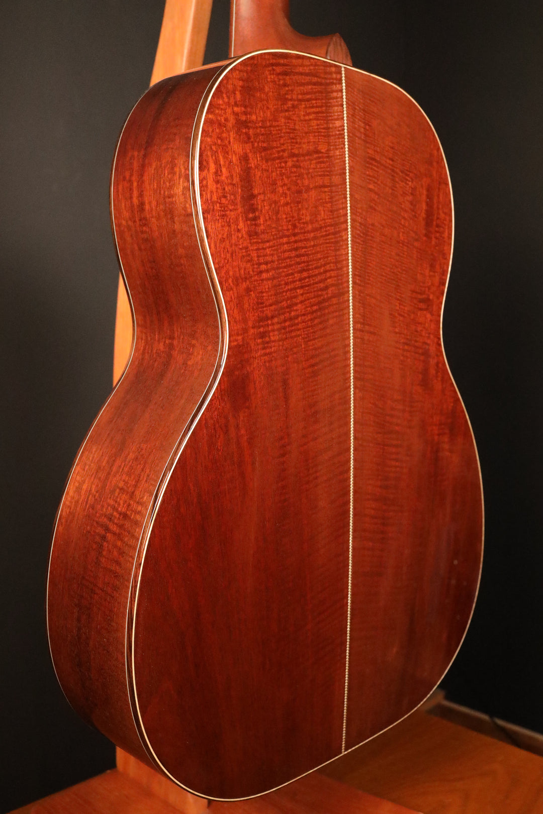 Huss and Dalton 000 Custom - Thermo-Cured Sitka Spruce/Fiddleback Mahogany (NEW)