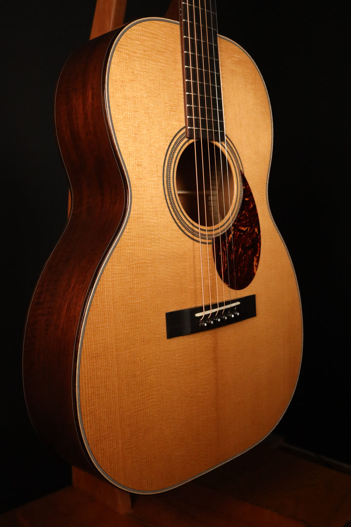 Huss and Dalton 000 Custom - Thermo-Cured Sitka Spruce/Fiddleback Mahogany (NEW)