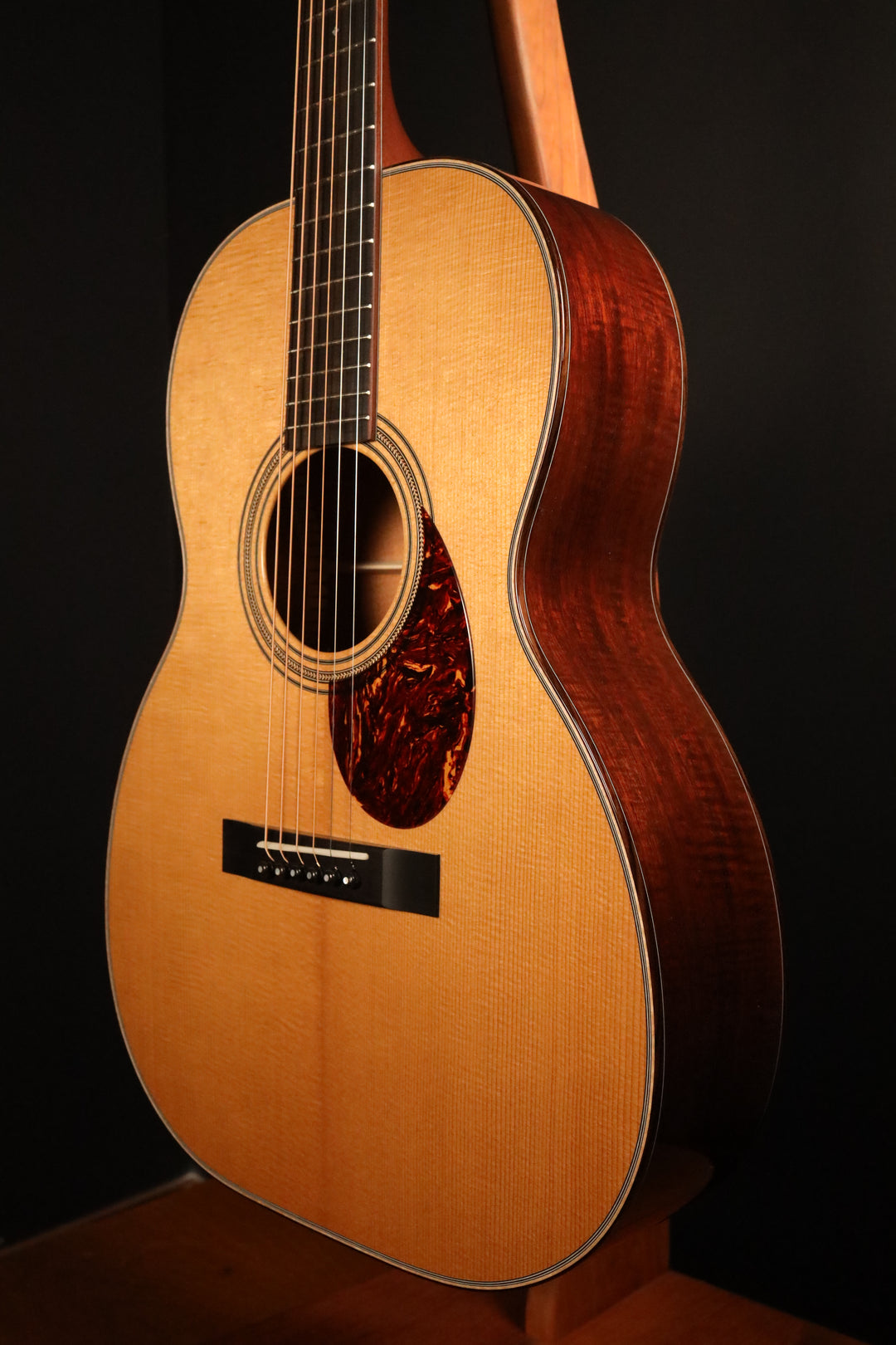 Huss and Dalton 000 Custom - Thermo-Cured Sitka Spruce/Fiddleback Mahogany (NEW)