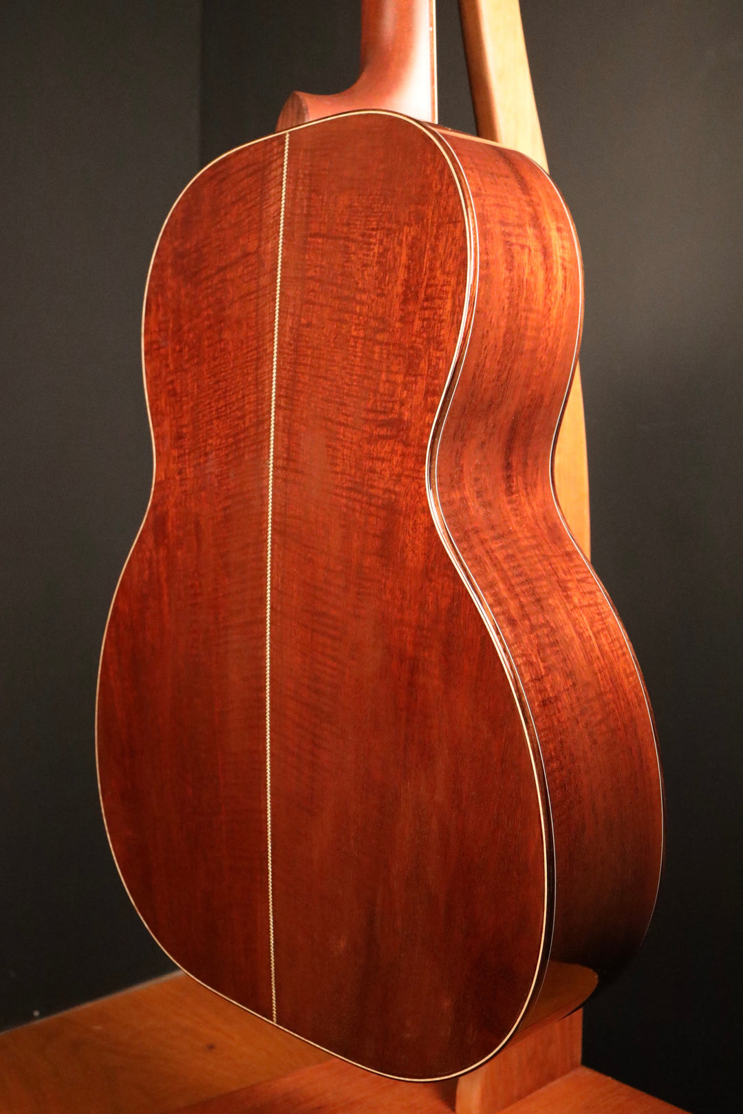 Huss and Dalton 000 Custom - Thermo-Cured Sitka Spruce/Fiddleback Mahogany (NEW)