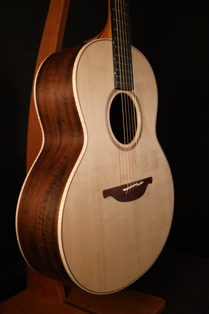 Lowden F-21 - Sitka Spruce/Walnut (NEW)