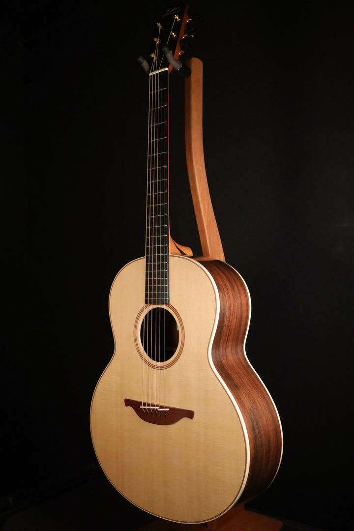 Lowden F-21 - Sitka Spruce/Walnut (NEW)