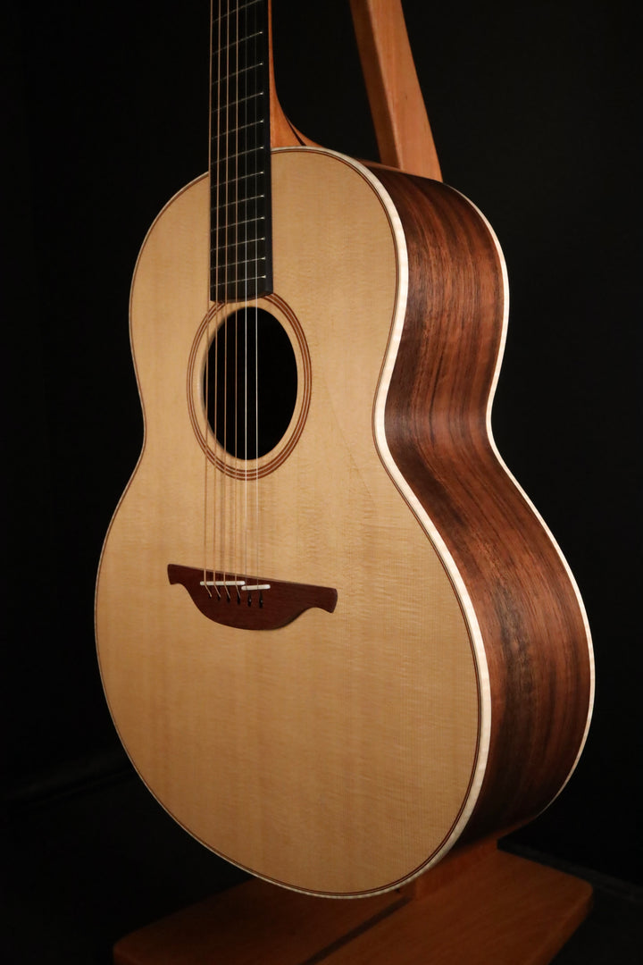 Lowden F-21 - Sitka Spruce/Walnut (NEW)
