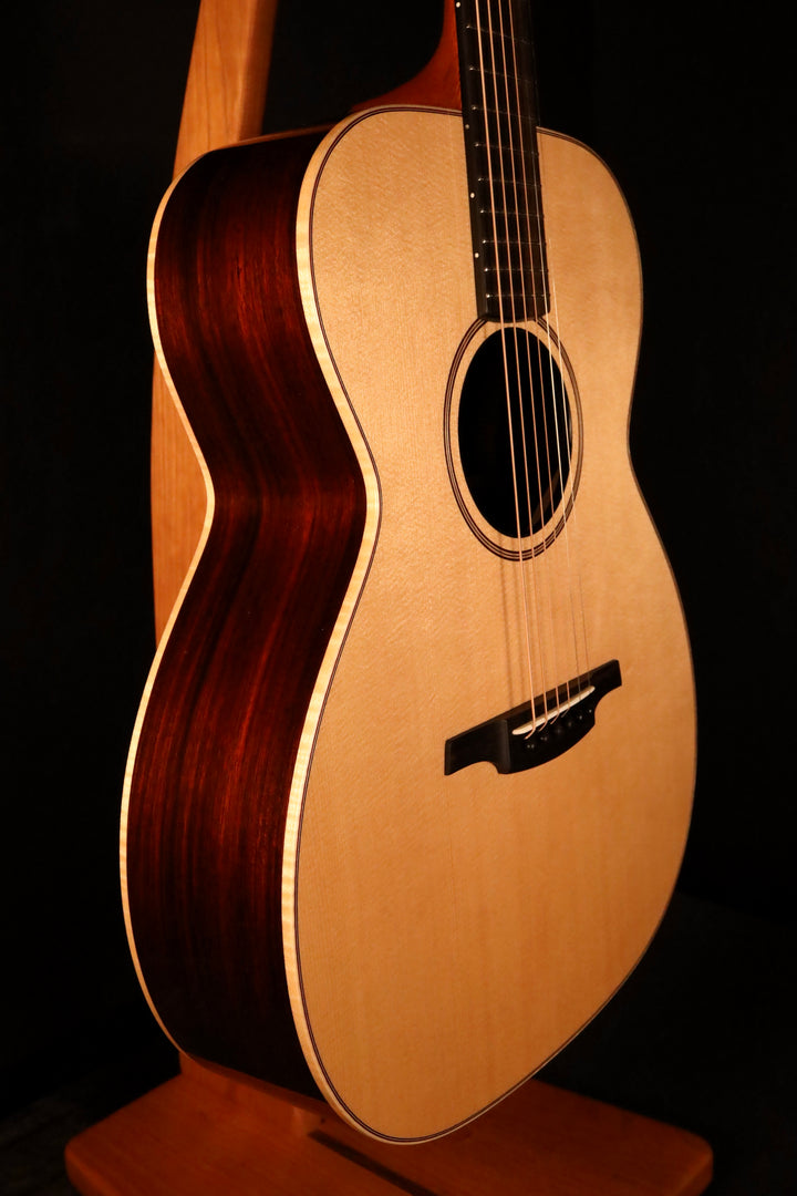 McNally OM32 - Sitka Spruce/East Indian Rosewood (NEW)