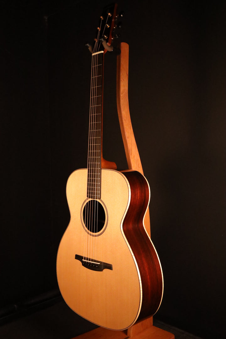 McNally OM32 - Sitka Spruce/East Indian Rosewood (NEW)