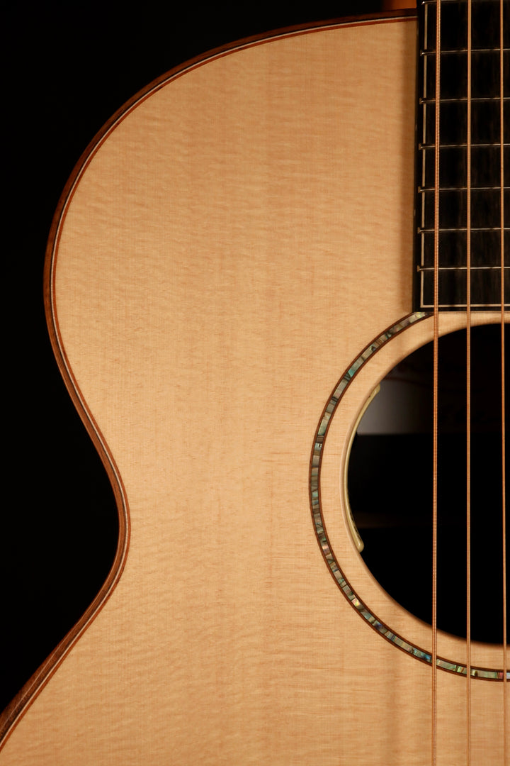 Lowden O-35 - Lutz Spruce/Ancient Bog Oak, LR Baggs Anthem Pickup (NEW)