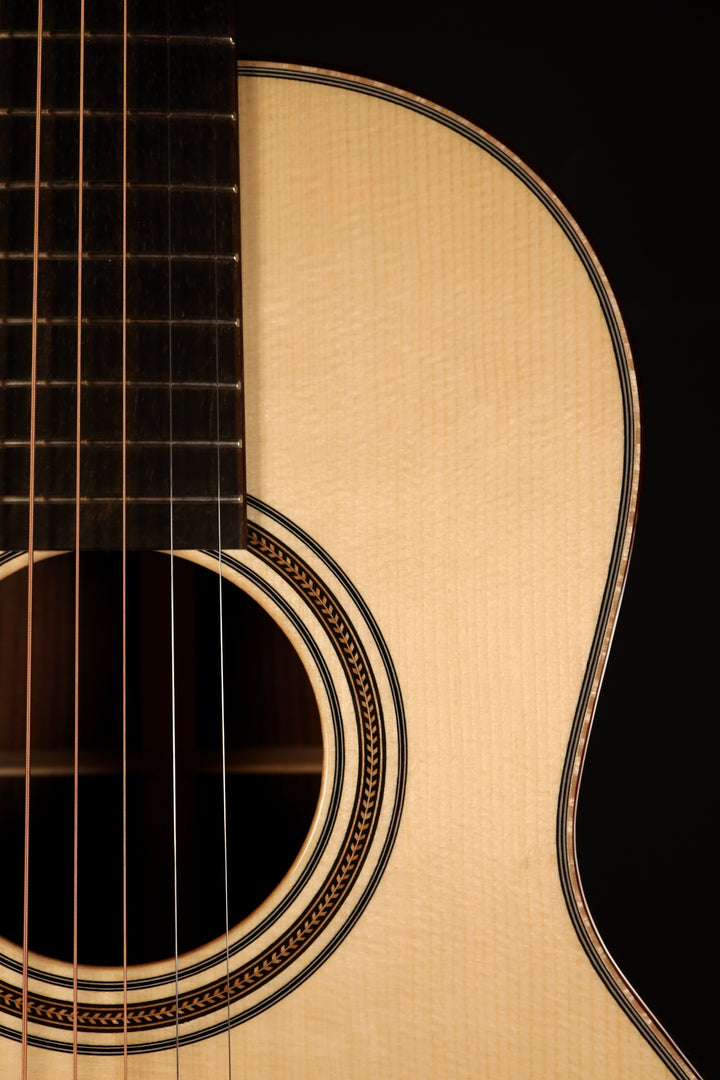 Huss and Dalton 00-SP Engelmann Spruce/East Indian Rosewood (NEW)