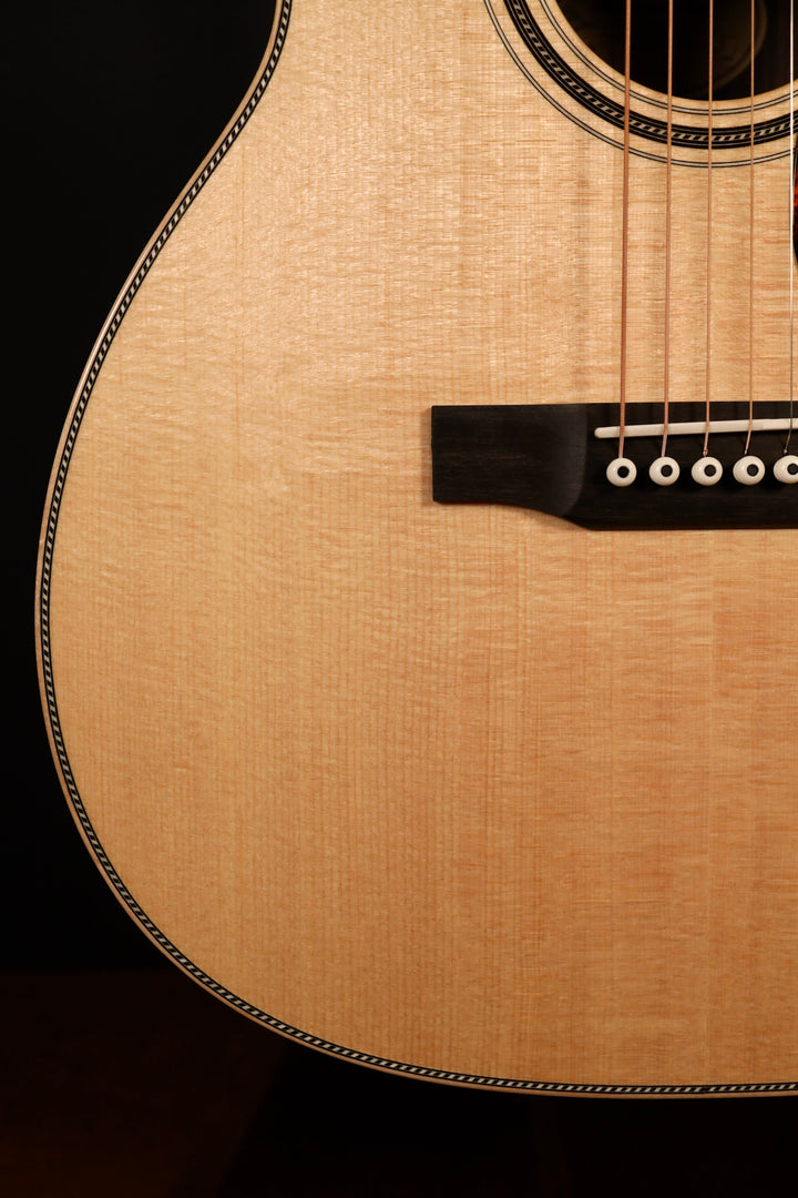 Larrivee OM-44 R - Legacy Series Sitka Spruce/Indian Rosewood (NEW)