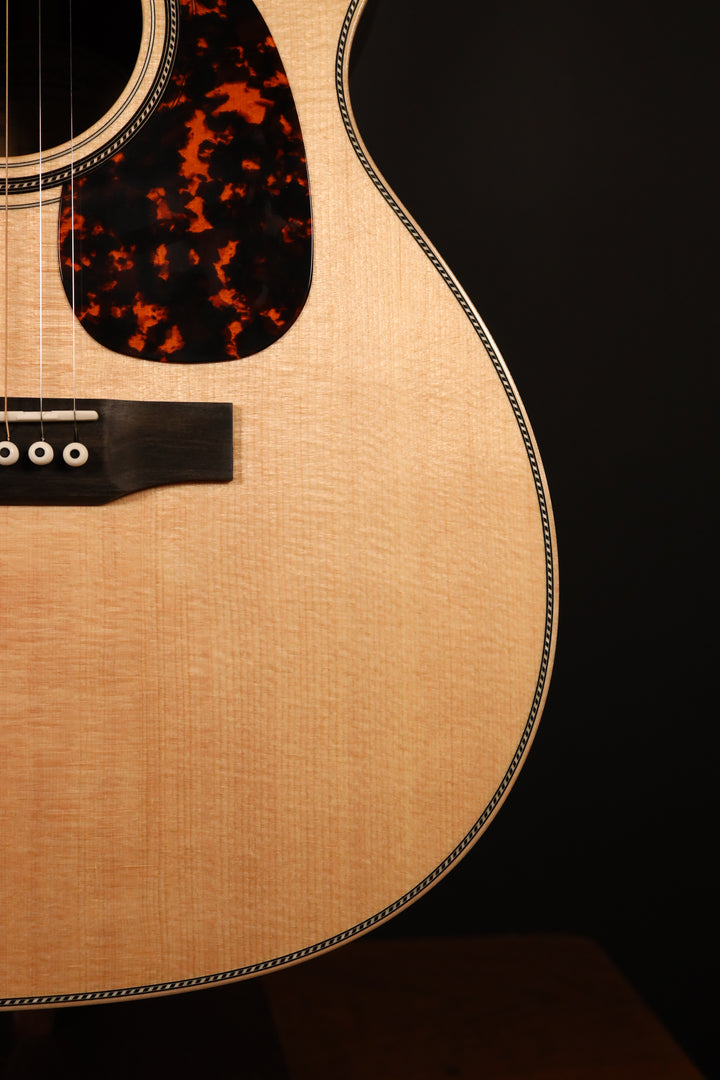 Larrivee OM-44 R - Legacy Series Sitka Spruce/Indian Rosewood (NEW)