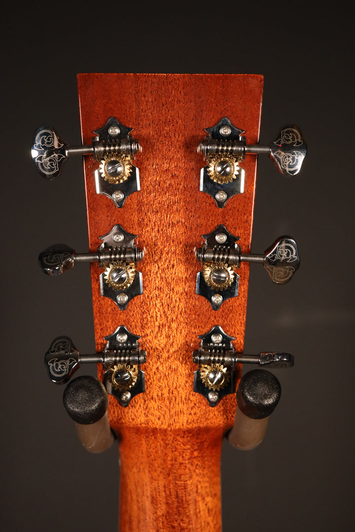 Larrivee OM-44 R - Legacy Series Sitka Spruce/Indian Rosewood (NEW)