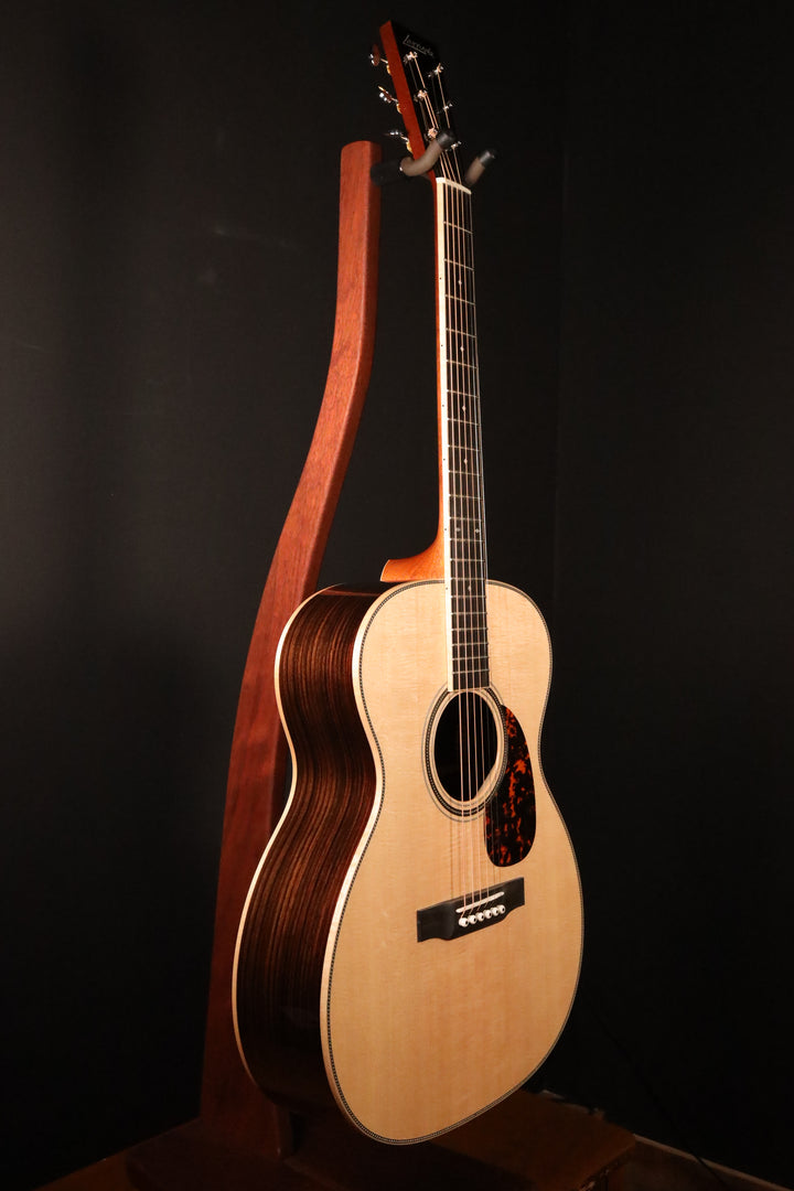Larrivee OM-44 R - Legacy Series Sitka Spruce/Indian Rosewood (NEW)