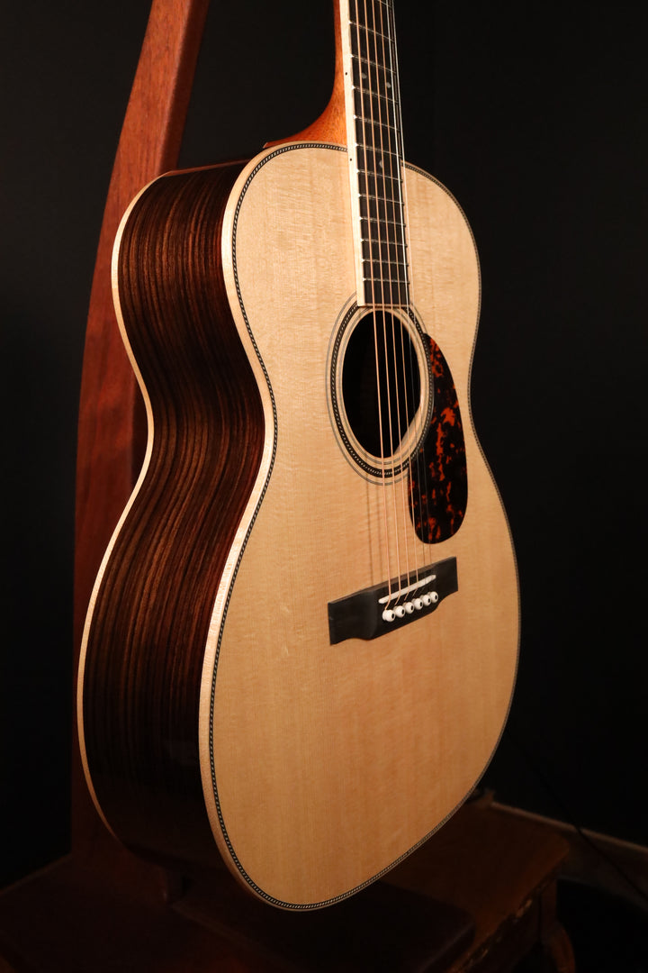 Larrivee OM-44 R - Legacy Series Sitka Spruce/Indian Rosewood (NEW)