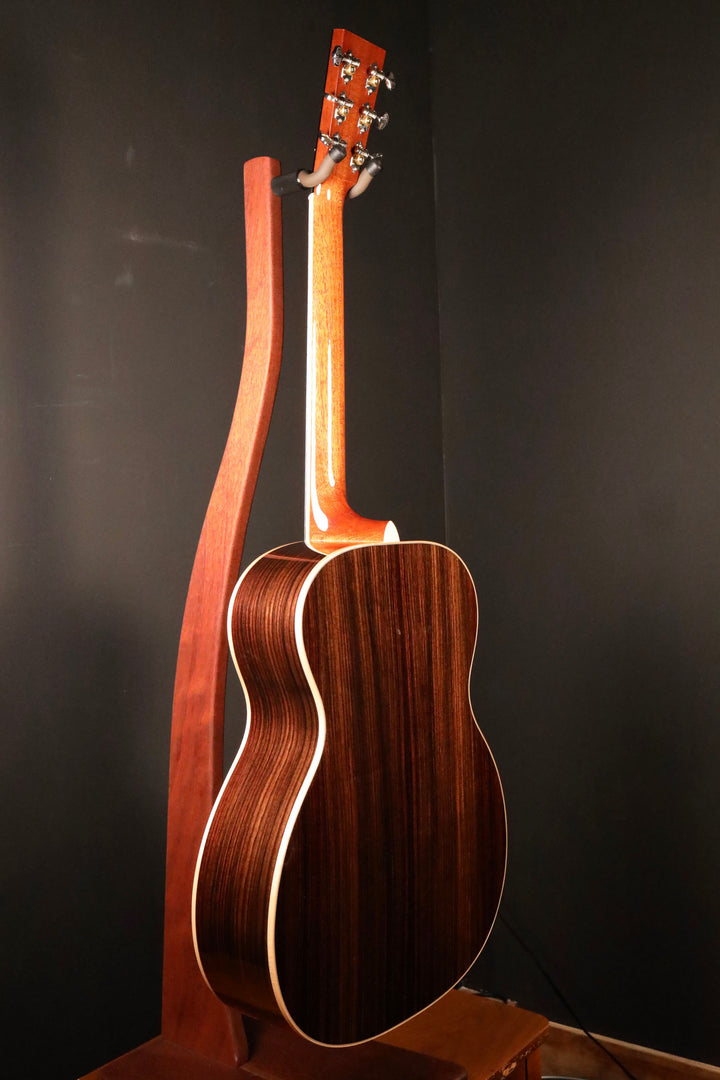 Larrivee OM-44 R - Legacy Series Sitka Spruce/Indian Rosewood (NEW)