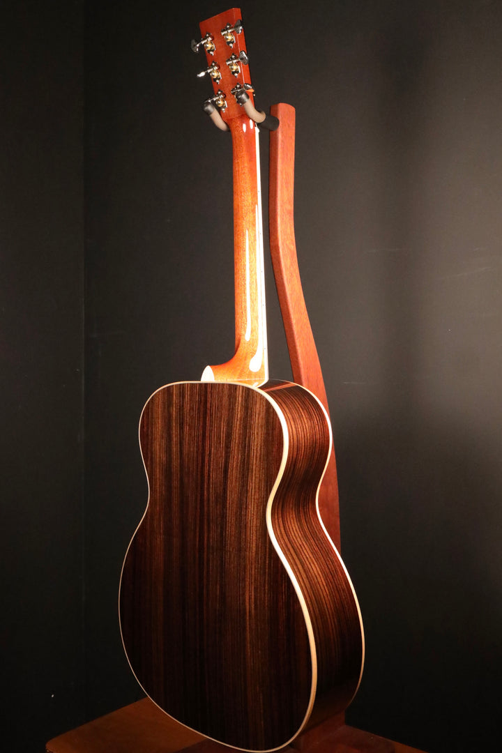 Larrivee OM-44 R - Legacy Series Sitka Spruce/Indian Rosewood (NEW)