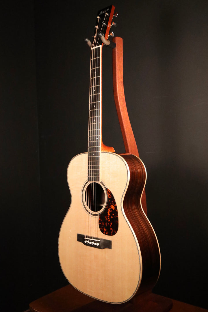 Larrivee OM-44 R - Legacy Series Sitka Spruce/Indian Rosewood (NEW)