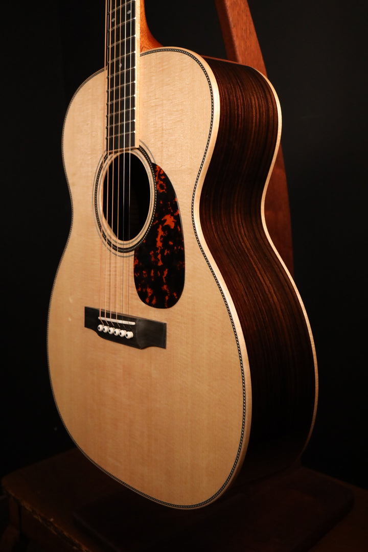 Larrivee OM-44 R - Legacy Series Sitka Spruce/Indian Rosewood (NEW)