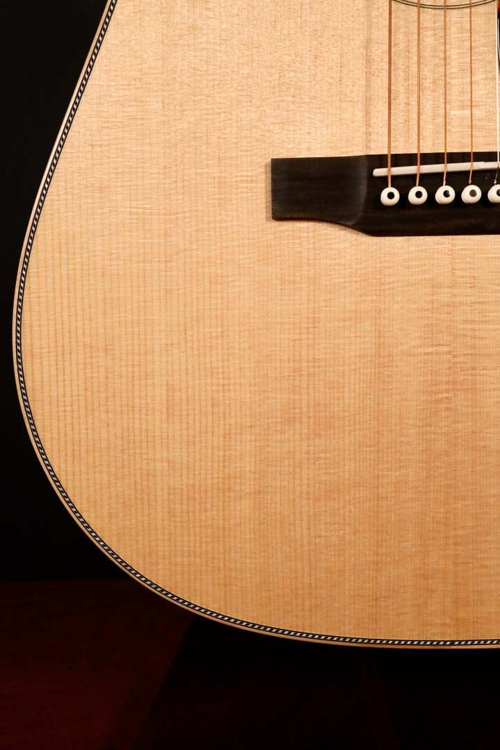 Larrivee D-44 R - Legacy Series Sitka Spruce/Indian Rosewood (NEW)