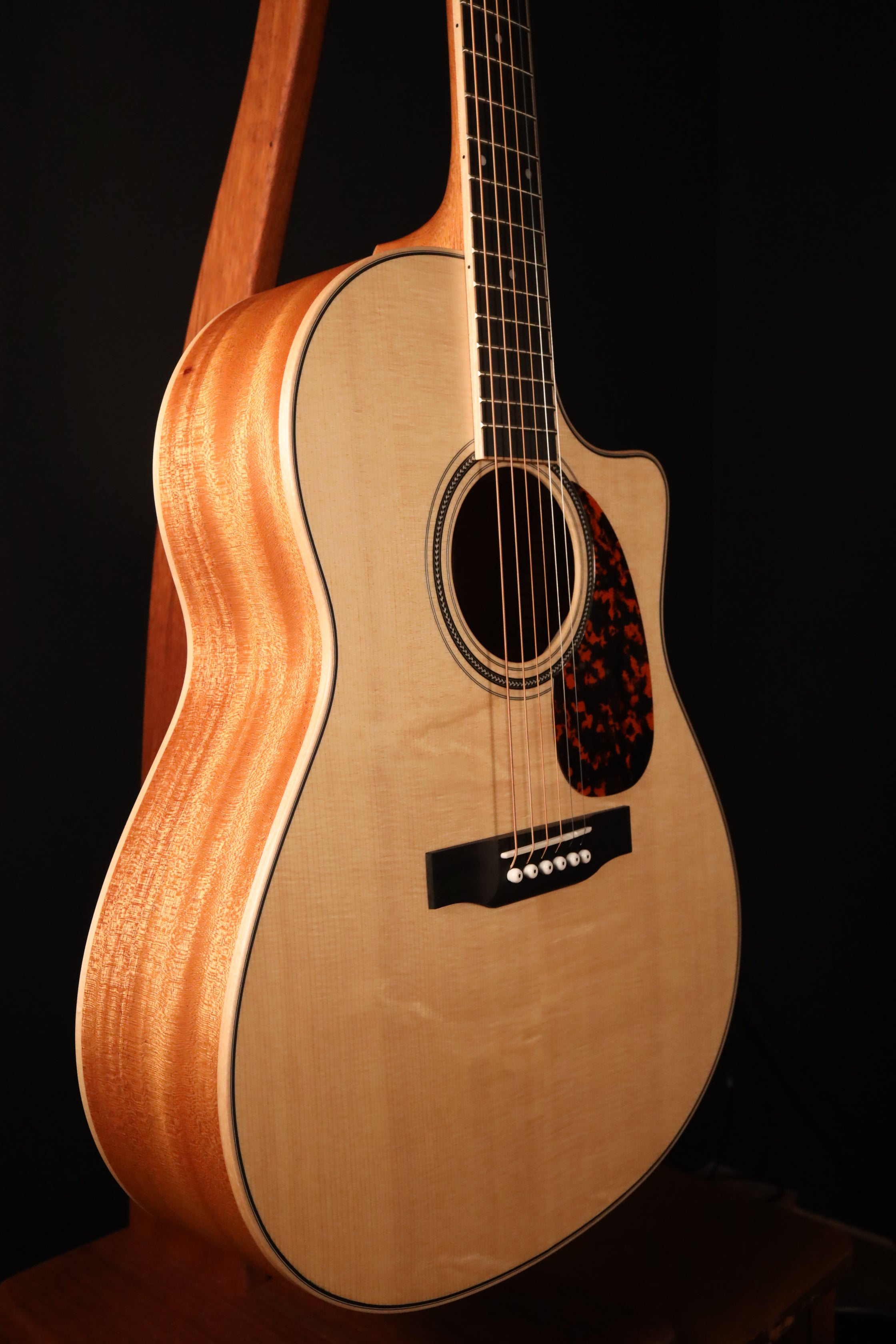 Larrivee LV-03 Mh-N, LR Baggs Element Bronze Pickup - Sitka Spruce