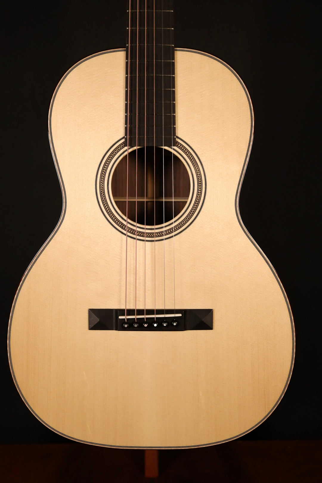 Huss and Dalton 00-SP Engelmann Spruce/East Indian Rosewood (NEW)