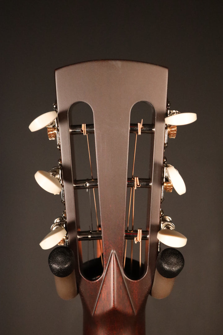 Huss and Dalton 00-SP Engelmann Spruce/East Indian Rosewood (NEW)